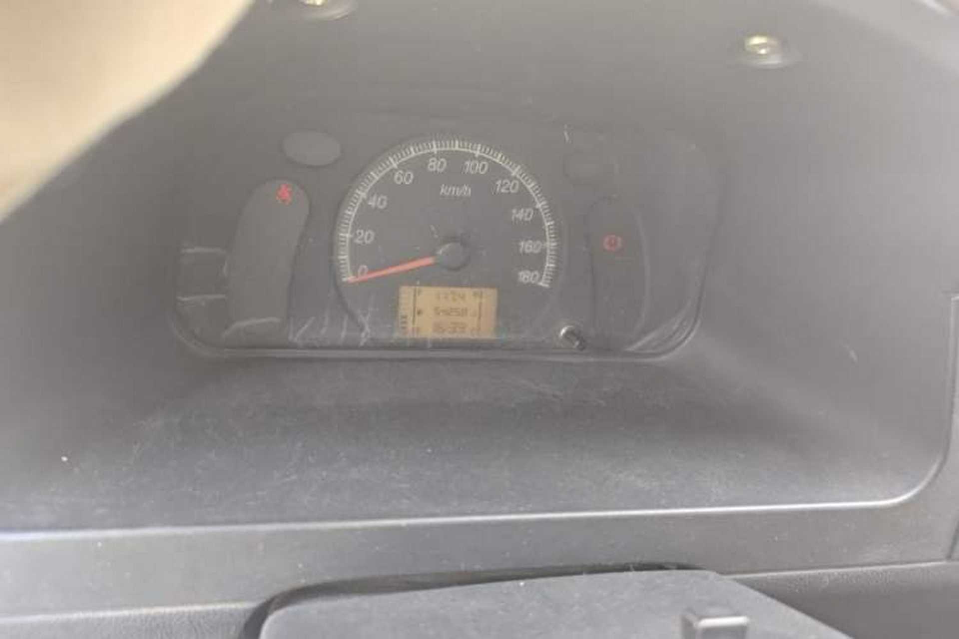 Used Wuling Zhiguang 2013 1.0L Practical Version Odometer Close Up