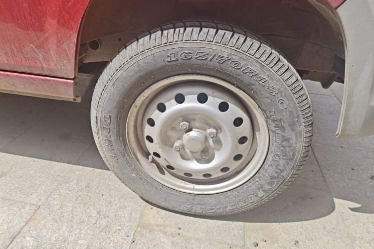 Used Wuling Zhiguang 2013 1.0L Practical Version Right Front Wheel Hub