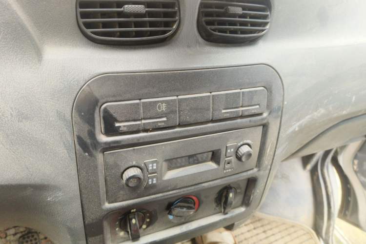 Used Wuling Zhiguang 2013 1.0L Practical Version Audio And AC Panel