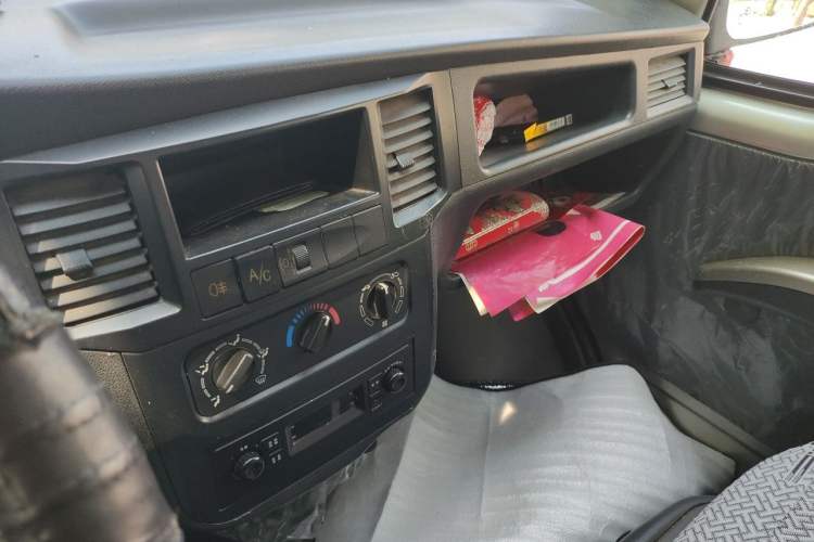 Used Wuling Zhiguang 2013 1.0L Base Version Audio And AC Panel