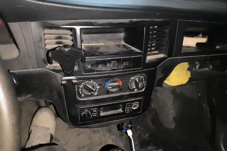 Used Wuling Zhiguang 2013 1.0L Practical Version Audio And AC Panel
