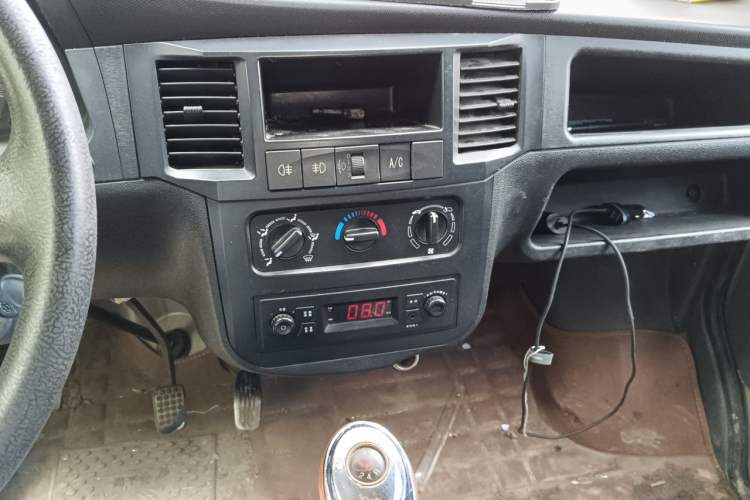 Used Wuling Zhiguang 2013 1.0L Practical Version Audio And AC Panel