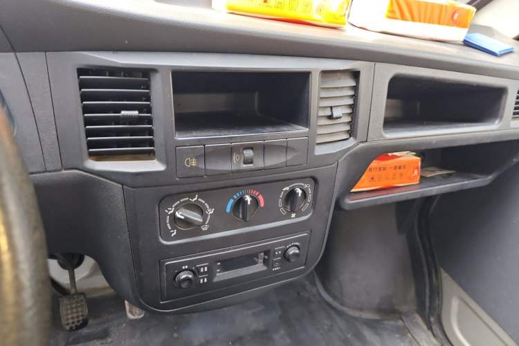 Used Wuling Zhiguang 2013 1.0L Practical Version Audio And AC Panel
