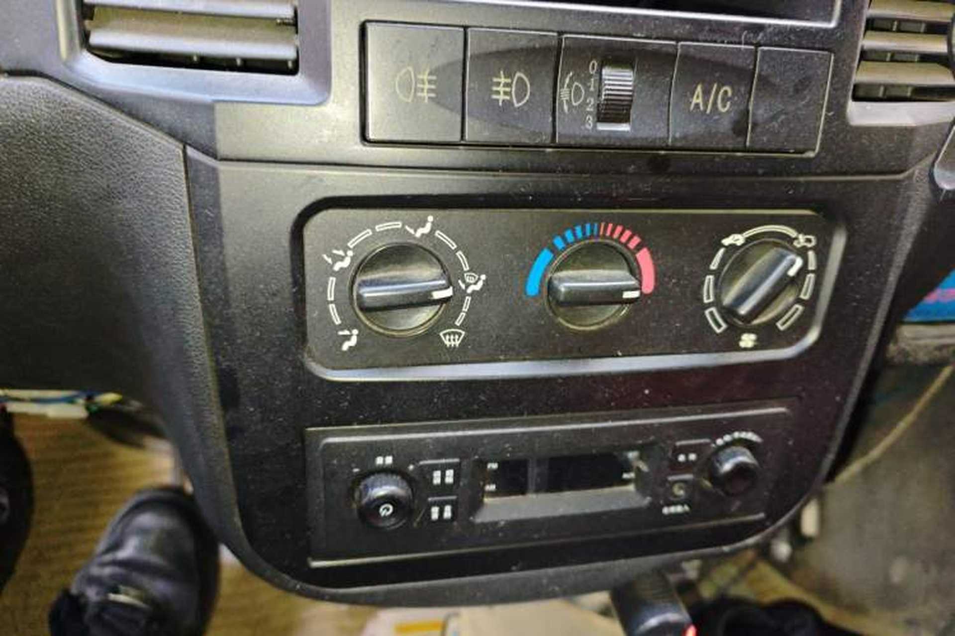 Used Wuling Zhiguang 2013 1.0L Practical Version Audio And AC Panel