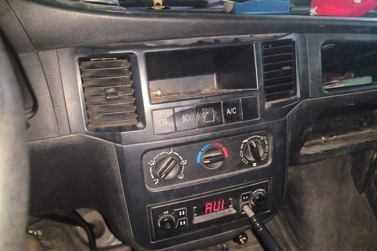 Used Wuling Zhiguang 2013 1.0L Practical Version Audio And AC Panel