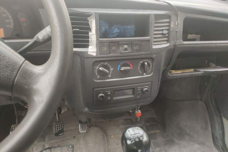 Used Wuling Zhiguang 2013 1.0L Practical Version Audio And AC Panel