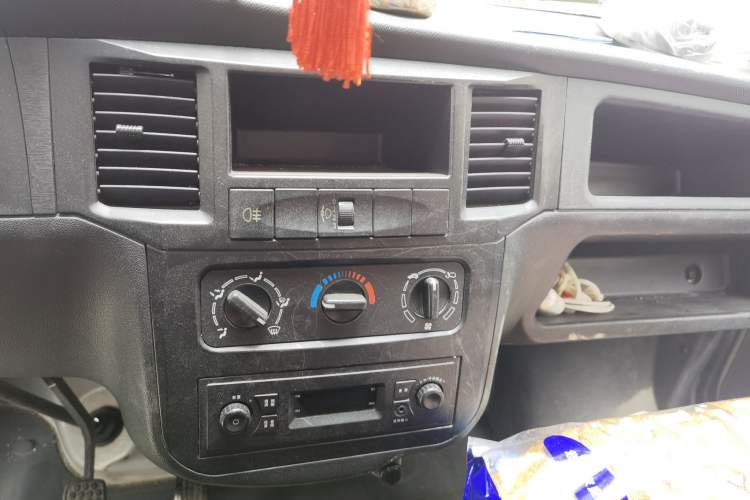 Used Wuling Zhiguang 2013 1.0L Practical Version Audio And AC Panel