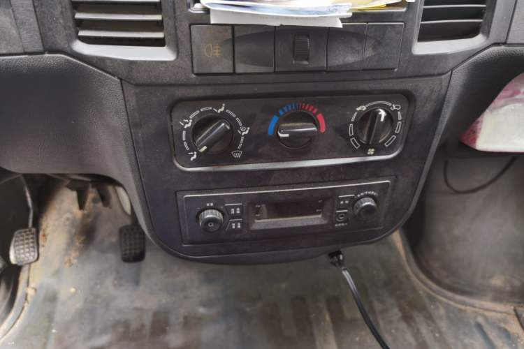 Used Wuling Zhiguang 2013 1.0L Practical Version Audio And AC Panel