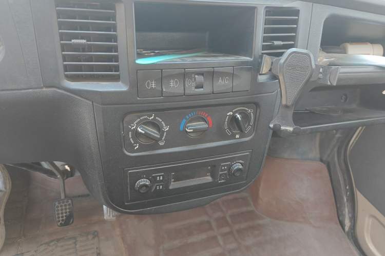Used Wuling Zhiguang 2013 1.0L Practical Version Audio And AC Panel