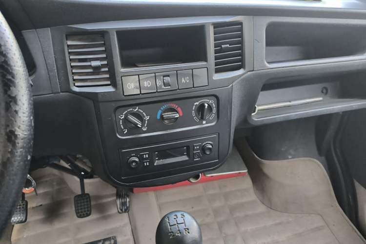 Used Wuling Zhiguang 2013 1.0L Practical Version Audio And AC Panel