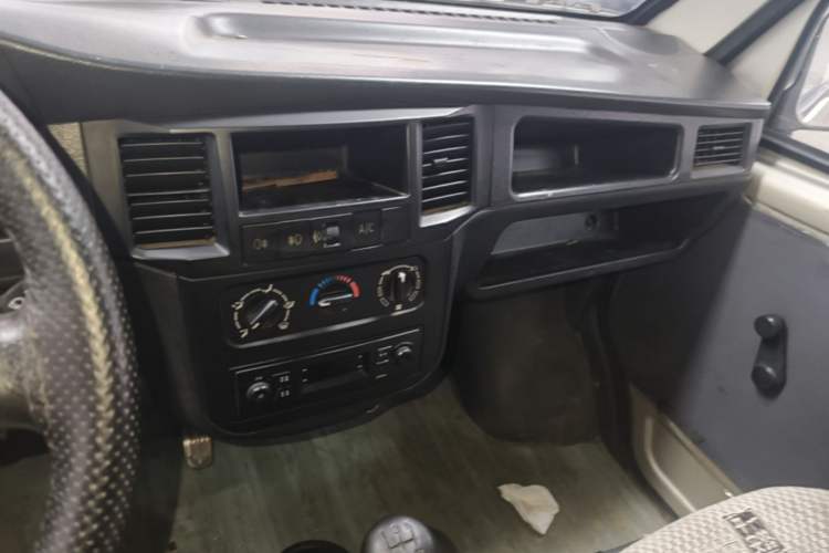 Used Wuling Zhiguang 2013 1.0L Practical Version Audio And AC Panel