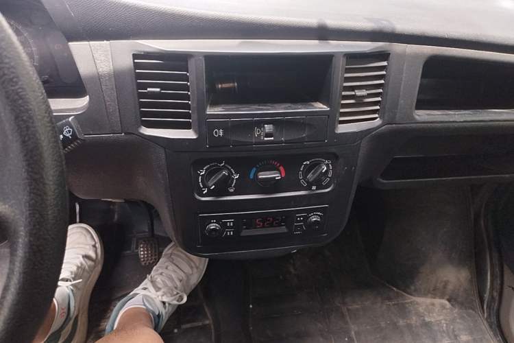Used Wuling Zhiguang 2013 1.0L Base Version Audio And AC Panel