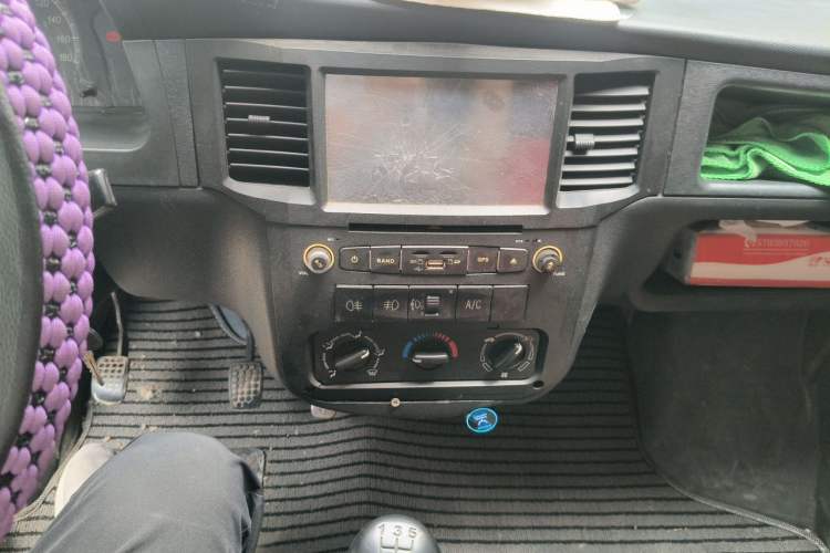 Used Wuling Zhiguang 2013 1.0L Practical Version Audio And AC Panel