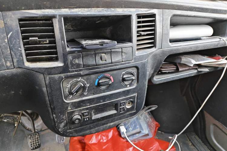 Used Wuling Zhiguang 2013 1.0L Practical Version Audio And AC Panel