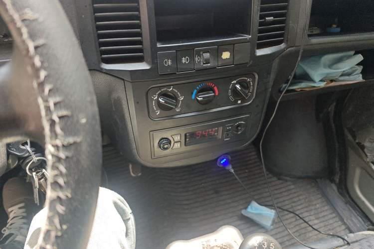 Used Wuling Zhiguang 2013 1.0L Base Version Audio And AC Panel