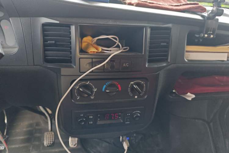 Used Wuling Zhiguang 2013 1.0L Base Version Audio And AC Panel