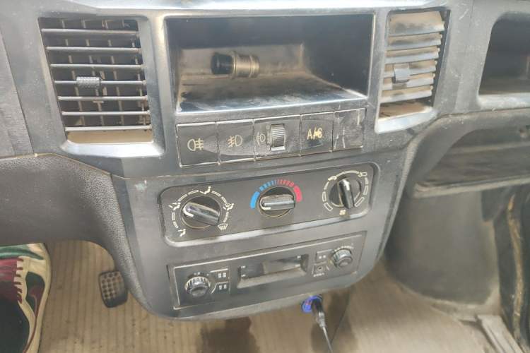 Used Wuling Zhiguang 2013 1.0L Practical Version Audio And AC Panel