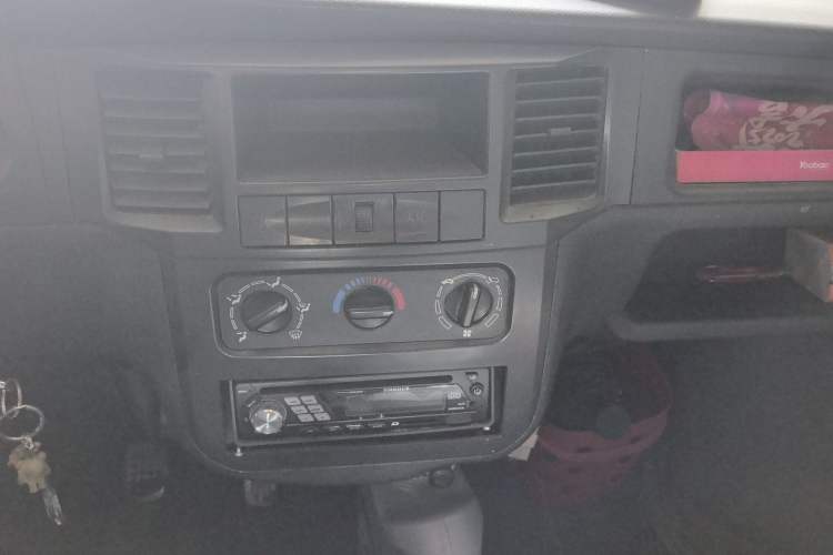 Used Wuling Zhiguang 2013 1.0L Practical Version Audio And AC Panel