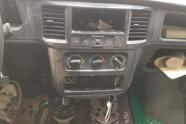 Used Wuling Zhiguang 2013 1.0L Practical Version Audio And AC Panel