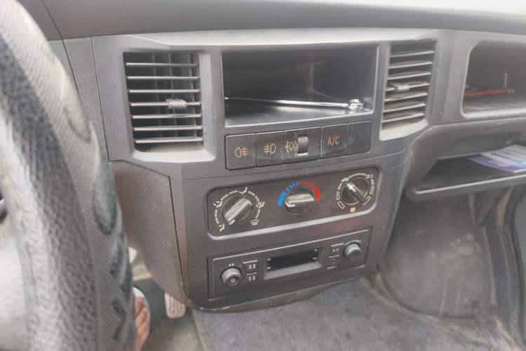 Used Wuling Zhiguang 2013 1.0L Practical Version Audio And AC Panel