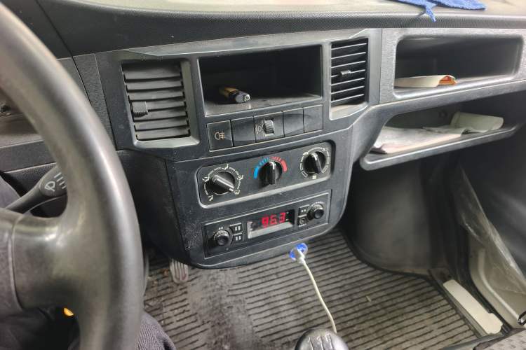 Used Wuling Zhiguang 2013 1.0L Practical Version Audio And AC Panel
