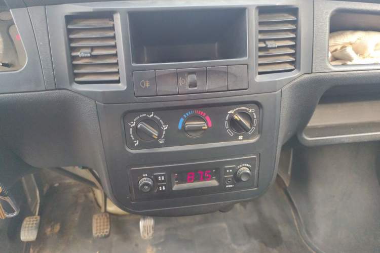 Used Wuling Zhiguang 2013 1.0L Practical Version Audio And AC Panel