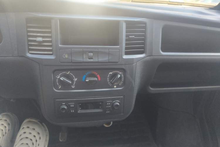 Used Wuling Zhiguang 2013 1.0L Practical Version Audio And AC Panel