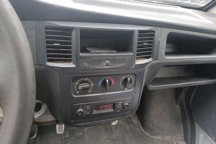 Used Wuling Zhiguang 2013 1.0L Practical Version Audio And AC Panel