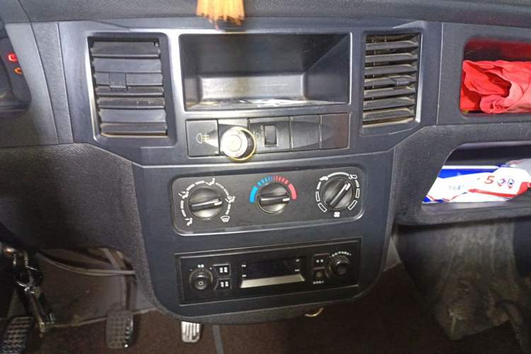 Used Wuling Zhiguang 2013 1.0L Practical Version Audio And AC Panel