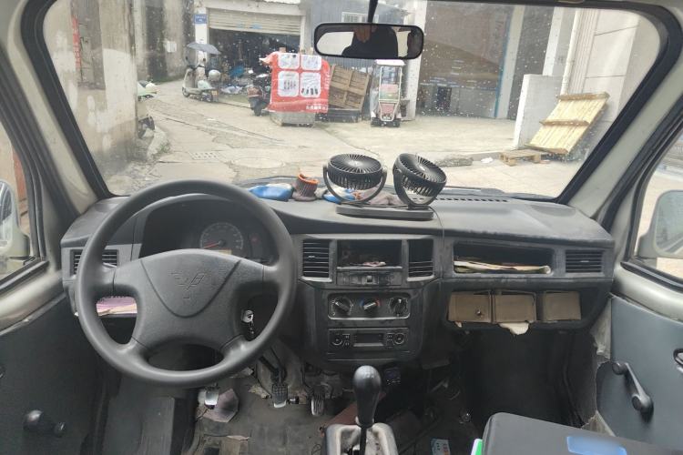 Used Wuling Zhiguang 2013 1.0L Practical Version Center Console
