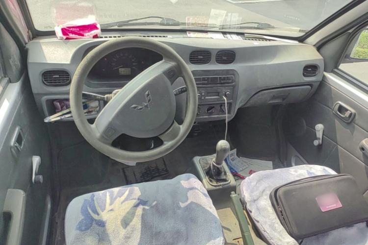Used Wuling Zhiguang 2013 1.0L Practical Version Center Console