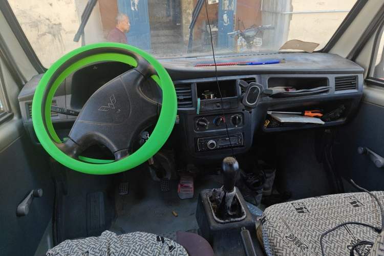 Used Wuling Zhiguang 2013 1.0L Practical Version Center Console
