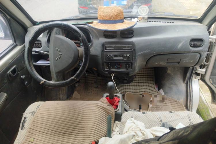 Used Wuling Zhiguang 2013 1.0L Practical Version Center Console