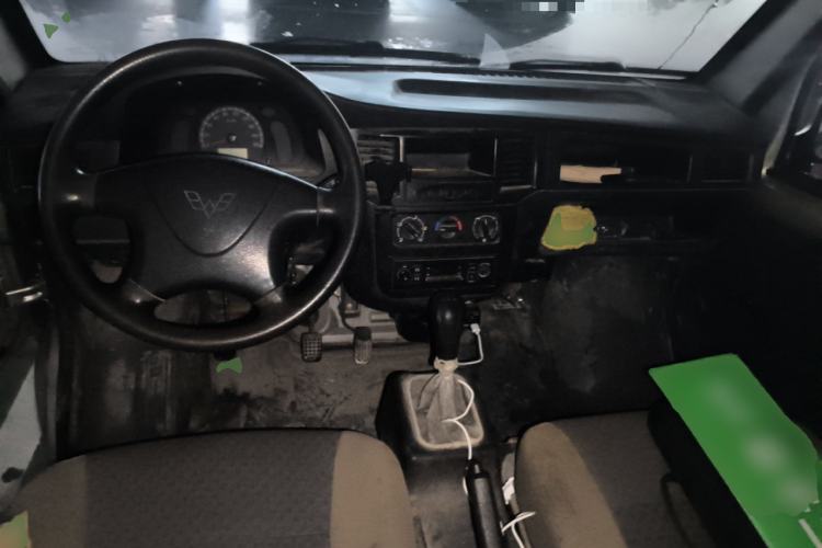 Used Wuling Zhiguang 2013 1.0L Practical Version Center Console