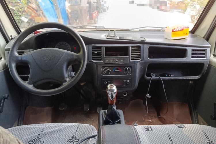 Used Wuling Zhiguang 2013 1.0L Practical Version Center Console