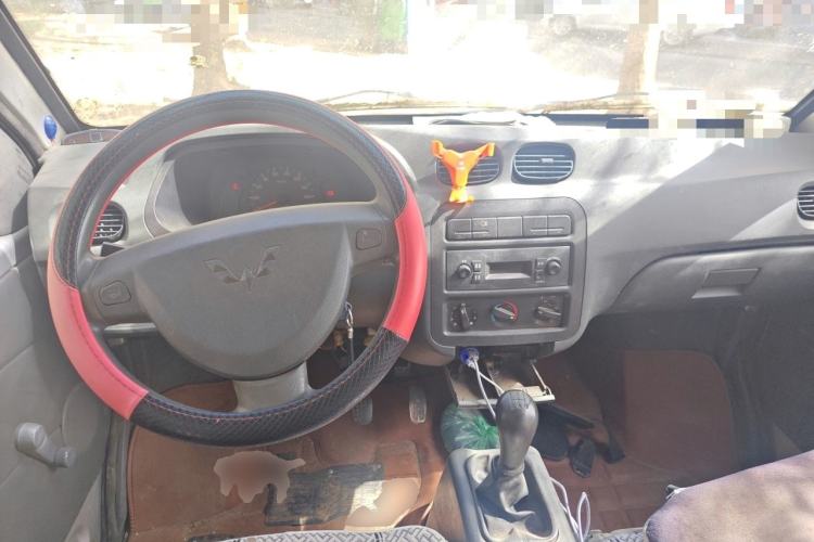 Used Wuling Zhiguang 2013 1.0L Practical Version Center Console
