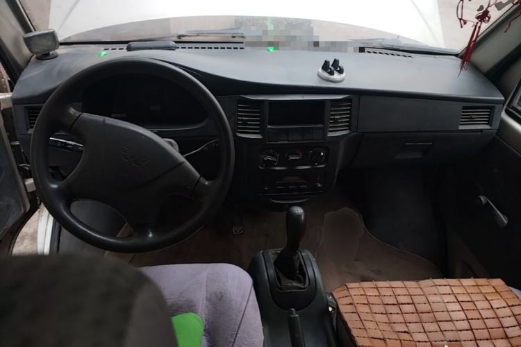 Used Wuling Zhiguang 2013 1.0L Practical Version Center Console