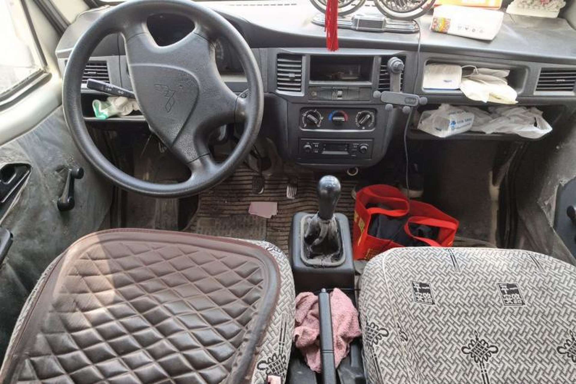 Used Wuling Zhiguang 2013 1.0L Practical Version Center Console