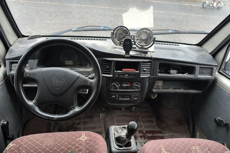Used Wuling Zhiguang 2013 1.0L Practical Version Center Console