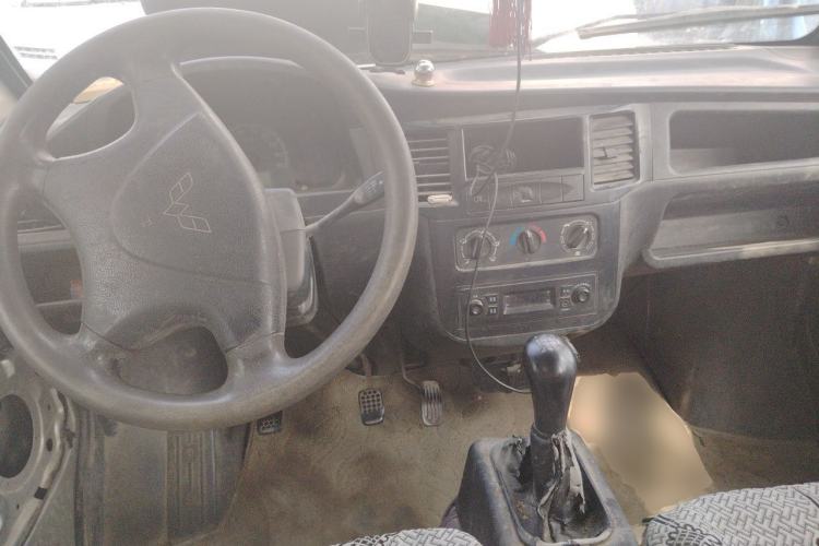 Used Wuling Zhiguang 2013 1.0L Practical Version Center Console