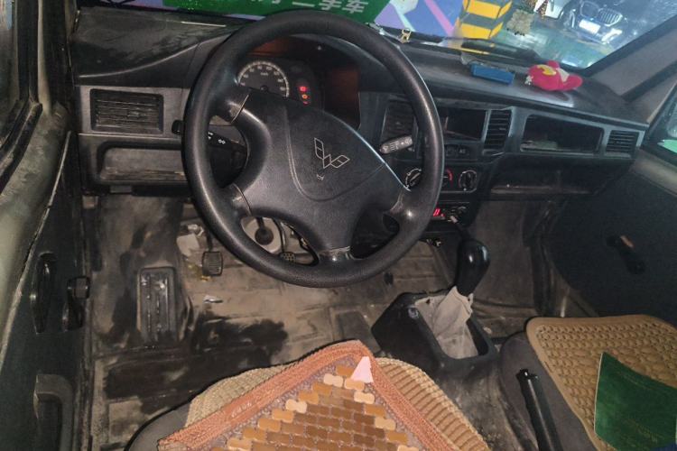 Used Wuling Zhiguang 2013 1.0L Practical Version Center Console