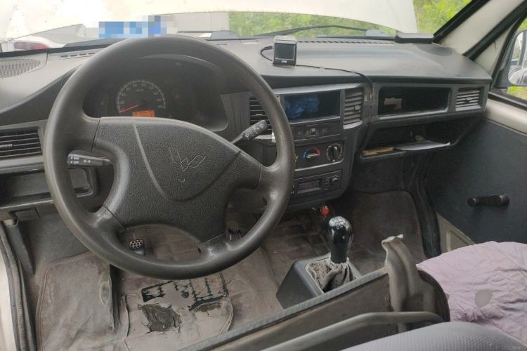 Used Wuling Zhiguang 2013 1.0L Practical Version Center Console