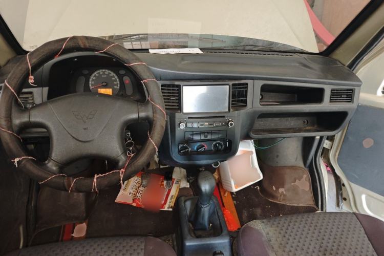 Used Wuling Zhiguang 2013 1.0L Practical Version Center Console
