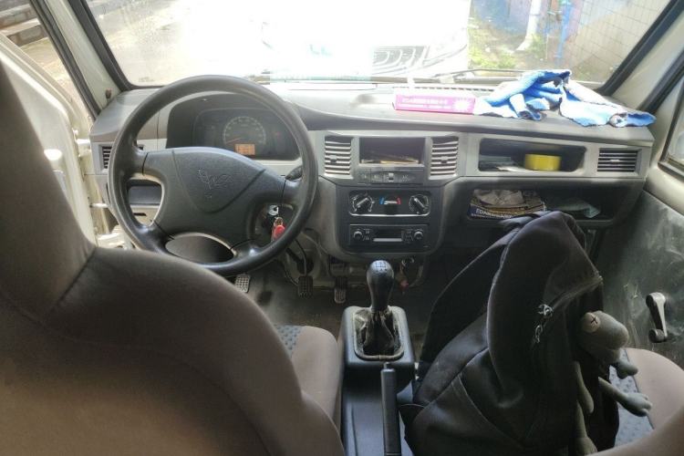 Used Wuling Zhiguang 2013 1.0L Practical Version Center Console