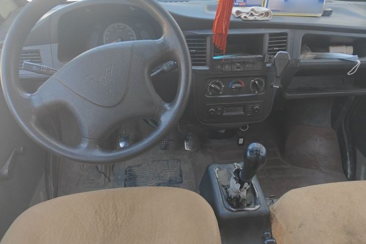 Used Wuling Zhiguang 2013 1.0L Practical Version Center Console