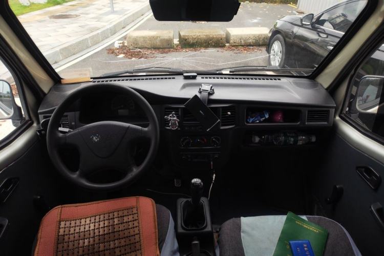 Used Wuling Zhiguang 2013 1.0L Practical Version Center Console