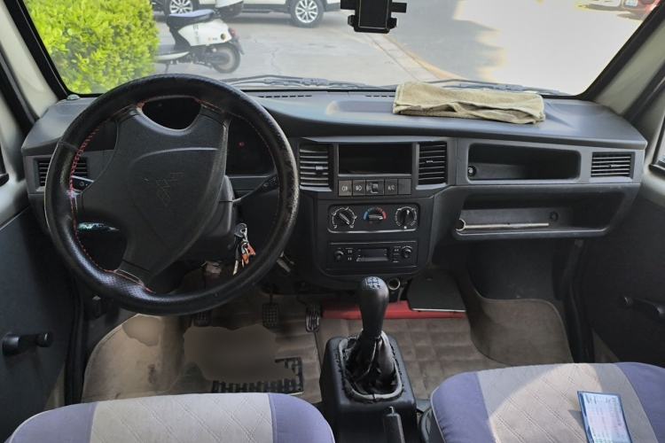 Used Wuling Zhiguang 2013 1.0L Practical Version Center Console
