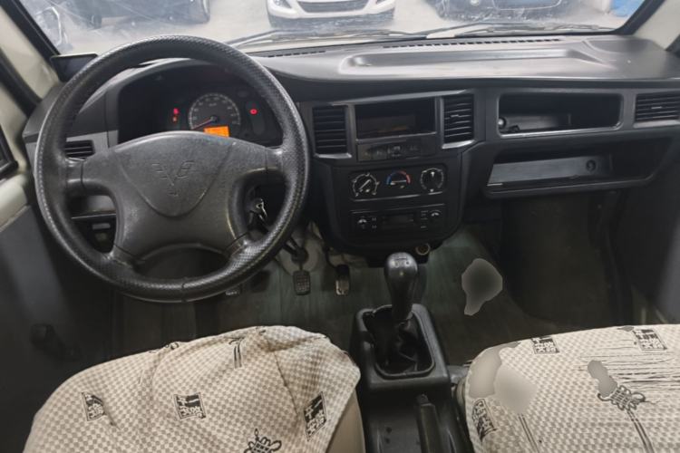 Used Wuling Zhiguang 2013 1.0L Practical Version Center Console