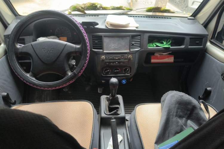 Used Wuling Zhiguang 2013 1.0L Practical Version Center Console