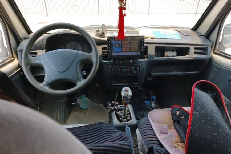 Used Wuling Zhiguang 2013 1.0L Practical Version Center Console